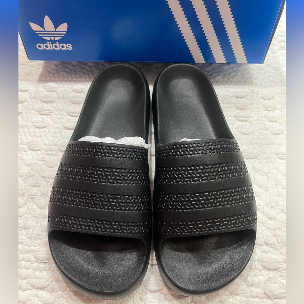 NWT Women’s Adidas Adilette Ayoon Slides Size 10
